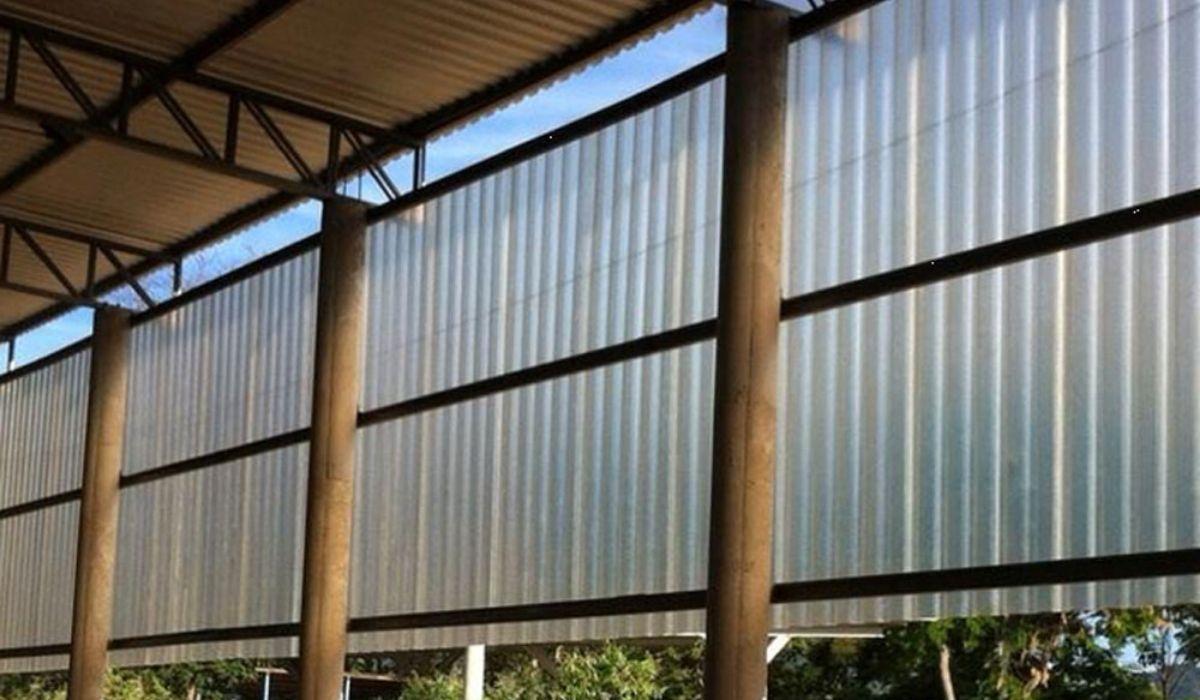 Telha de PVC vs. fibra de vidro